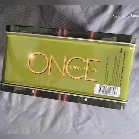 ⭐️Once Upon a Time Tin Lunch Box⭐️ - Picture 3 of 4